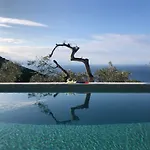 Sea Breeze Apartment *