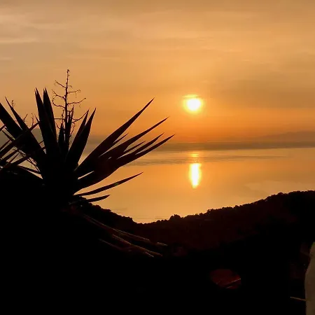 Sea Breeze Λουτράκι