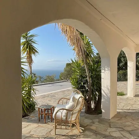 Sea Breeze Loutráki