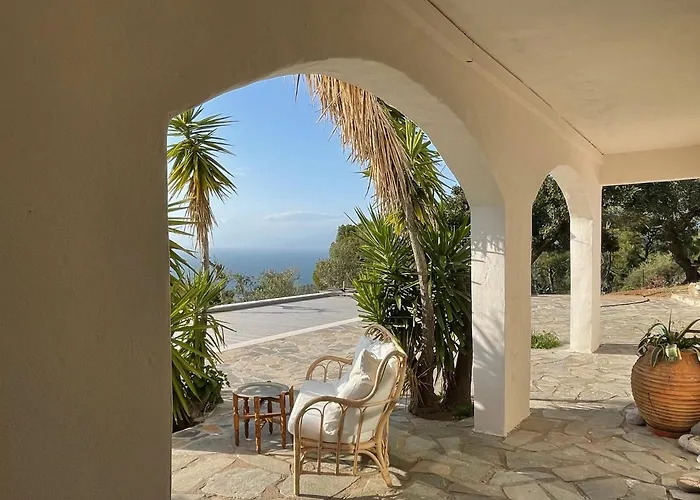 Sea Breeze Loutráki